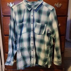 Womens flannel long sleeve button down shirt.